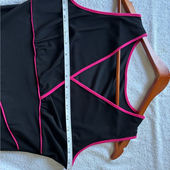 Beautiful dress, cocktail, dance, date night. Elegant. Like new - Picture 3 of 5